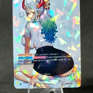 One Piece Karte Holo - Yamato Custom Leader OP06-022 Alt Art Neue Holografie "Shatter Glass" Waifu