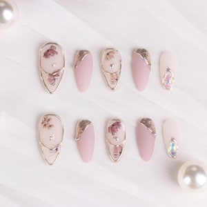 Luxuriöse handgefertigte Presse auf den Nägeln, Mandelform-Nägel, Gold Line Sakura Pink-Nägel, Valentinstag-Nägel, Hochzeitsfeier-Nägel, wiederverwendbare künstliche Nägel