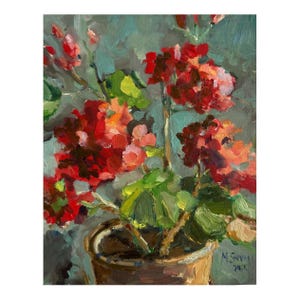 Puede incluir: Pintura al óleo de una planta de geranio en maceta, con flores rojas vibrantes y follaje verde. La obra de arte presenta una técnica de pincelada texturizada, sobre un fondo verde azulado apagado. La firma del artista y el año 2011 son visibles.