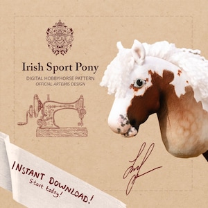 Op de afbeelding: Een digitaal patroon voor een Irish Sport Pony stokpaard met een bruin en witte ponykop. De afbeelding bevat de tekst "Direct downloaden! Begin vandaag!" en een vintage naaimachine-illustratie.