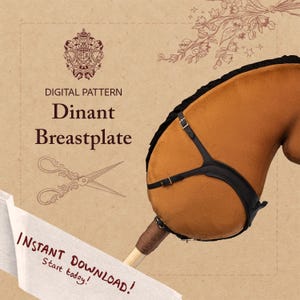 Könnte beinhalten: Ein braunes Steckenpferd mit schwarzem Brustblatt und Mähne. Das Bild enthält den Text "DIGITAL PATTERN Dinant Breastplate" und "INSTANT DOWNLOAD! Start today!" auf einem beigen Hintergrund mit einem dekorativen Wappen und floralen Elementen.