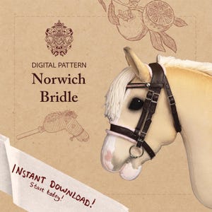 Op de afbeelding: Een digitaal patroon voor een Norwich-hoofdstel, met een pluchen paardenhoofd met een bruin hoofdstel en witte manen. De afbeelding bevat de tekst "Instant Download! Start today!".
