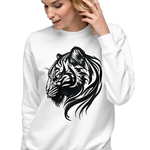 Jumper with tiger outlet head