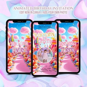 Puede incluir: Tres smartphones que muestran una colorida invitación de cumpleaños. La invitación presenta un diseño temático de dulces con una foto de un niño. El texto incluye "Estás invitado/a," "1er Cumpleaños de Hannah," y detalles del evento. El fondo es un país de las maravillas de dulces.