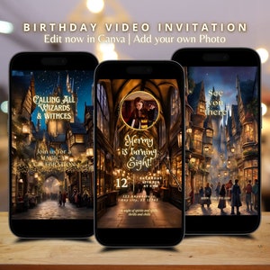 Op de afbeelding: Een verjaardagsvideo-uitnodiging met een Harry Potter-thema. De uitnodiging bevat een foto van een kind in een tovenaarsmantel, een magische straat scène en de tekst "Hermy wordt Acht!"