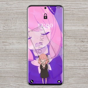 Puede incluir: Un fondo de pantalla de teléfono animado morado y rosa con una chica de pelo rosa y un icono de candado en la pantalla. La hora es 13:00.