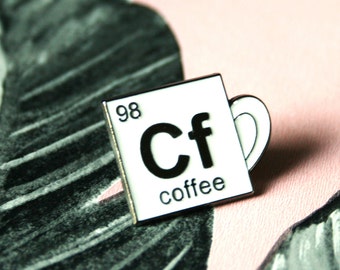 Goupille d'éléments du tableau périodique de tasse à café 98 CF. Chimie organique du café. Cadeaux ringards pour femmes, badge scientifique en émail dur.
