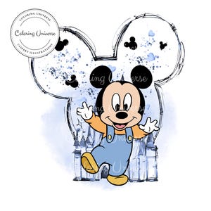 Könnte beinhalten: Eine Cartoon-Illustration von Mickey Mouse in blauer Latzhose, der vor einem blauen und weißen Aquarellhintergrund mit einer Skizze von Mickey-Mouse-Ohren im Hintergrund steht.
