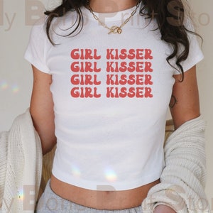 Girl Kisser Sapphic T-shirt baby, biseksueel Lesbian Pride WLW Femme LGBTQ+ Queer Gay Girl 90s Y2K Esthetic Shirt Gift Pride Month Baby T