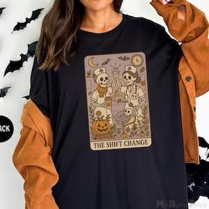 Halloween verpleegkundige shirt arbeid en bevalling, nachtploeg skelet heks verpleegkundigen, Halloween L&D verpleegkundige, nachtploeg, griezelige verpleegkundige tarotkaart