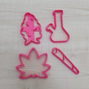 Set di formine per biscotti alla cannabis: foglia di erba, germogli di erba, bong e canna