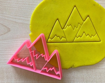 Emporte-pièce Montagnes enneigées, Montagne aux trois sommets, Chaîne de randonnée en montagne, Cadeau campeur