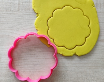 Basic Shape- Scalloped Circle Cookie Cutter