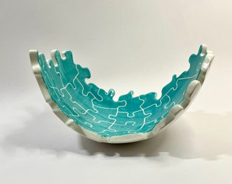 Handgemaakte keramische kom, unieke decoratieve keramische kom, hedendaagse turquoise kom, decor van het huis, tafel middelpunt, keramische kunst, puzzel