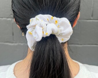 Daisy Cottage Core Linen Hair Scrunchie, small scrunchie, birthday present girl, hair tie