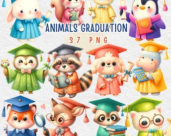 Puede incluir: Un conjunto de 10 ilustraciones digitales de animales lindos que usan gorros y batas de graduación. Los animales incluyen un conejito, una ardilla, un oso, un pingüino, un búho, un mapache, un caniche, un hipopótamo, un zorro y un gato. Las ilustraciones son perfectas para crear tarjetas de graduación, invitaciones o decoraciones de fiesta.