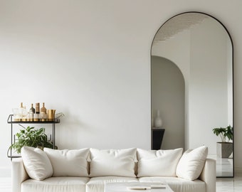Grand Arcadian Portal Mirror: een luxe toegangspoort in een glanzend zwart frame, een waar statement van elegantie en grandeur voor veeleisende interieurs
