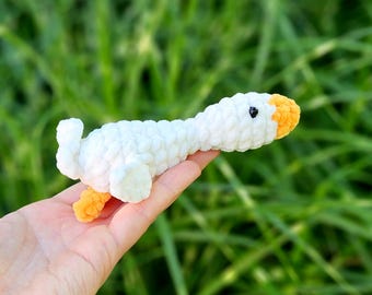 Mini Hugging Goose Keychain: Soft Amigurumi Plushie