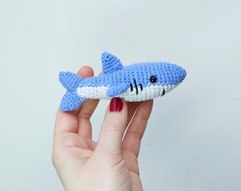 BABY SHARK Keychain Crochet Pattern. Mini Fish Toy Amigurumi. Blue and White Sea Animal. Simple Pattern in English. Quick Easy Shark Doll