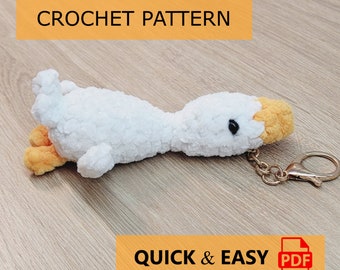 Crochet Pattern of Mini Hug Goose Amigurumi for Beginners | English & German | Small Plush Bird for Keychain | Easy Pattern for Newbies