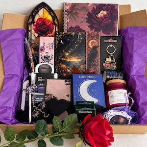 Bokmysterielåda: Gotiskt tema | Dark Academia Bokpaket med lästillbehör | Gåva för bokälskare