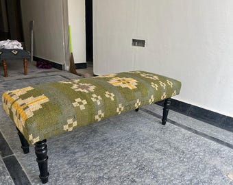 Banco com tapete Kilim, banco otomano estofado, móveis artesanais, banco tipo banqueta, banco asteca, decoração estilo fazenda, banco para hall de entrada.