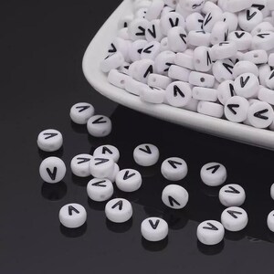 100pcs Letter V Beads – Flat Round Alphabet Beads A-Z – DIY Jewelry & Crafts