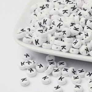 100pcs Letter K Beads – White Acrylic A-Z Beads – Perfect for Bracelets, DIY Crafts