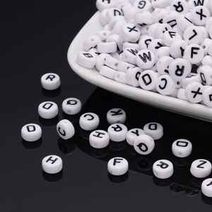 100 psc cuentas acrílicas con letras del alfabeto individuales y mixtas, redondas, planas, blancas, de 7mm