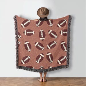 Fotbollsfilt för henne Rosa vävd fotbollsfilt perfekt för matchdag, tailgate-filt, sportälskare, tjejer älskar också fotboll, She Shed