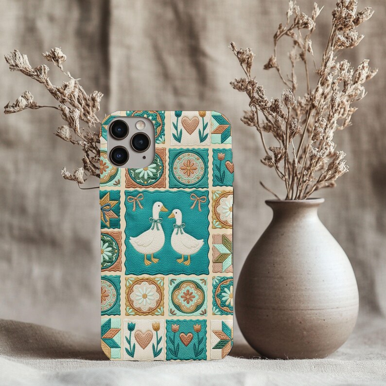 Thrifted Patchwork Goose Phone Case, Goose Lover Gift, Grandmacore Goose Mobile Phone Cover for Iphone 17 16 Pro Plus , Galaxy S26 S25 S24