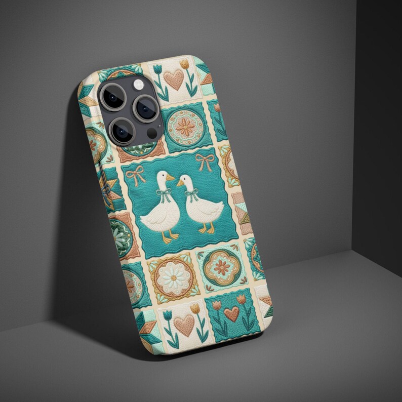 Thrifted Patchwork Goose Phone Case, Goose Lover Gift, Grandmacore Goose Mobile Phone Cover for Iphone 17 16 Pro Plus , Galaxy S26 S25 S24