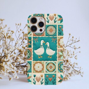 Thrifted Patchwork Goose Phone Case, Goose Lover Gift, Grandmacore Goose Mobile Phone Cover for Iphone 17 16 Pro Plus , Galaxy S26 S25 S24