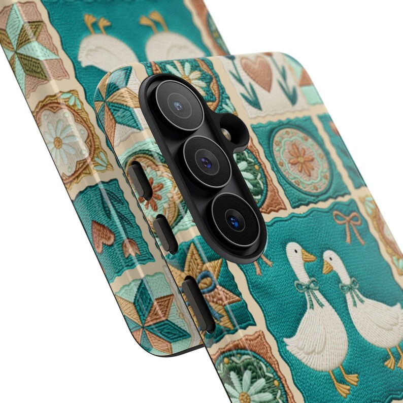 Thrifted Patchwork Goose Phone Case, Goose Lover Gift, Grandmacore Goose Mobile Phone Cover for Iphone 17 16 Pro Plus , Galaxy S26 S25 S24