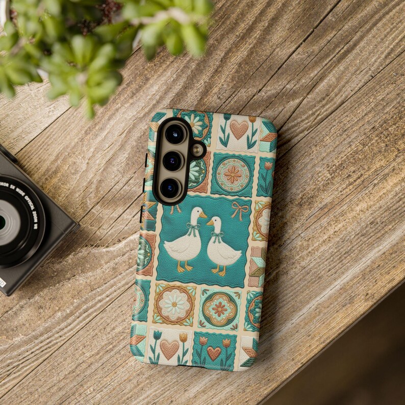 Thrifted Patchwork Goose Phone Case, Goose Lover Gift, Grandmacore Goose Mobile Phone Cover for Iphone 17 16 Pro Plus , Galaxy S26 S25 S24