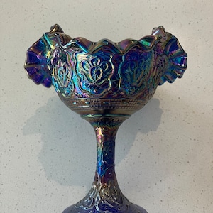 Medallón persa Fenton, Compota con volantes de cristal de carnaval, Color raro/único