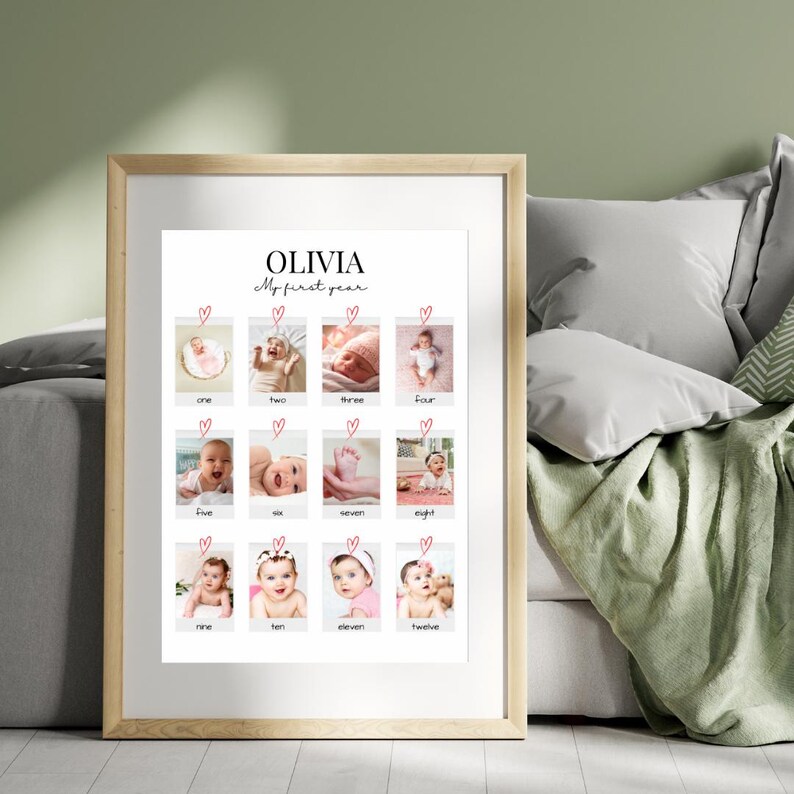 以下が含まれることがあります： ピンクのハートのデザインと「OLIVIA My first year」というテキストが上部に書かれた白いポスター。ポスターには、1歳になった女の子の12枚の写真が掲載されており、各写真は1から12までの番号でラベル付けされています。