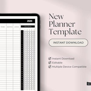 Op de afbeelding: Een digitale plantemplates weergegeven op een tablet. Het zwart-wit ontwerp bevat secties voor het volgen van stemming, koffie, training, meditatie en leren. De tekst "New Planner Template" en "Instant Download" zijn zichtbaar.
