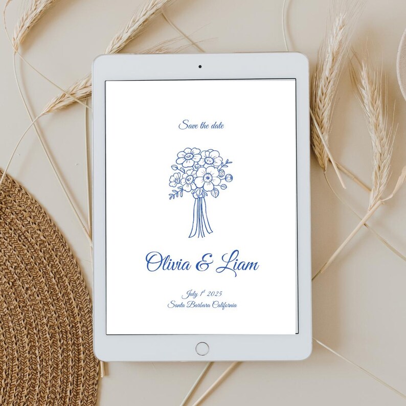 Puede incluir: Una tarjeta digital de guardar la fecha con una ilustraci&oacute;n floral azul y el texto "Save the date" en la parte superior central. Los nombres "Olivia & Liam" est&aacute;n escritos en cursiva debajo de la ilustraci&oacute;n. La fecha "July 1, 2025" y la ubicaci&oacute;n "Santa Barbara, California" est&aacute;n escritas en una fuente m&aacute;s peque&ntilde;a debajo de los nombres.