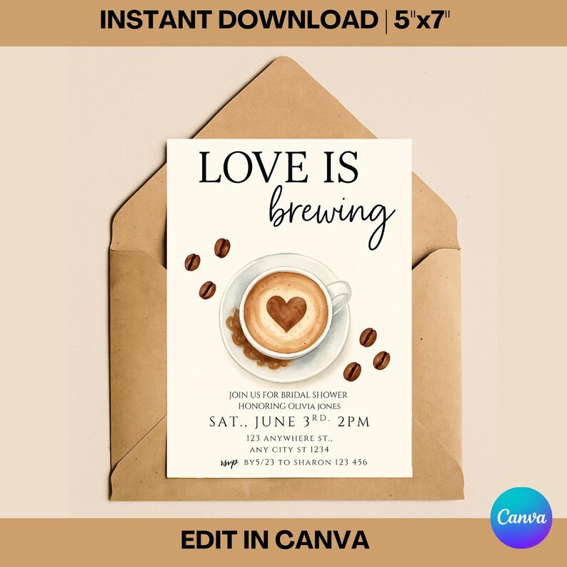 Pu&ograve; includere: Un invito stampabile per un addio al nubilato con un'illustrazione ad acquerello di una tazza di caff&egrave; con un disegno a forma di cuore nella schiuma. Il testo recita "Love is brewing" e include i dettagli dell'evento, come la data, l'ora e il luogo. L'invito &egrave; progettato per essere modificato in Canva.