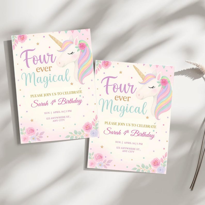 Puede incluir: Dos tarjetas de invitaci&oacute;n rosa y p&uacute;rpura con una ilustraci&oacute;n de unicornio y el texto "Four ever Magical" y "Sarah 4th Birthday".