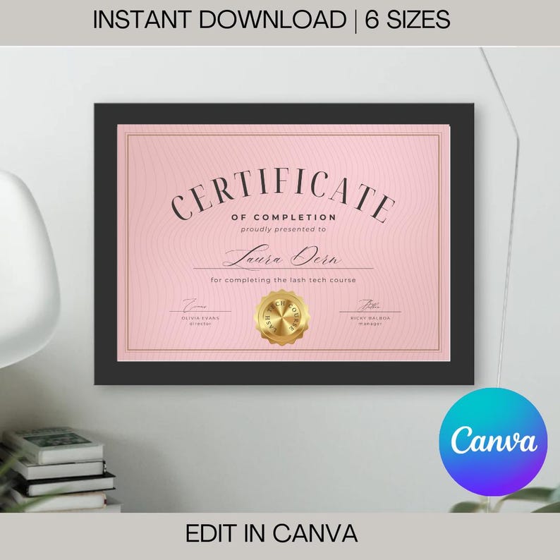 Puede incluir: Un certificado de finalizaci&oacute;n imprimible en rosa y dorado con el texto "CERTIFICATE OF COMPLETION" y "Laura Dern" en letra cursiva. El certificado est&aacute; enmarcado en negro y tiene un sello dorado con el texto "LASH TECH COURSE". El texto "EDIT IN CANVA" est&aacute; en la parte inferior de la imagen.