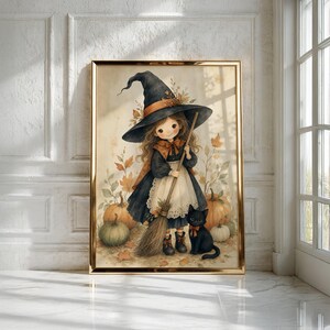 Puede incluir: Una l&aacute;mina de arte enmarcada con una ilustraci&oacute;n de dibujos animados de un ni&ntilde;o disfrazado de bruja con sombrero y vestido negros, delantal blanco y una escoba. Un gato negro est&aacute; sentado cerca, rodeado de calabazas naranjas y verdes y hojas.