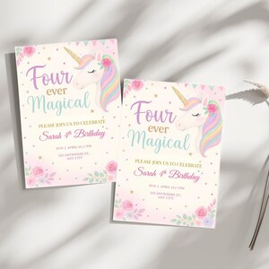Puede incluir: Dos tarjetas de invitaci&oacute;n rosa y p&uacute;rpura con una ilustraci&oacute;n de unicornio y el texto "Four ever Magical" y "Please join us to celebrate Sarah 4th Birthday".