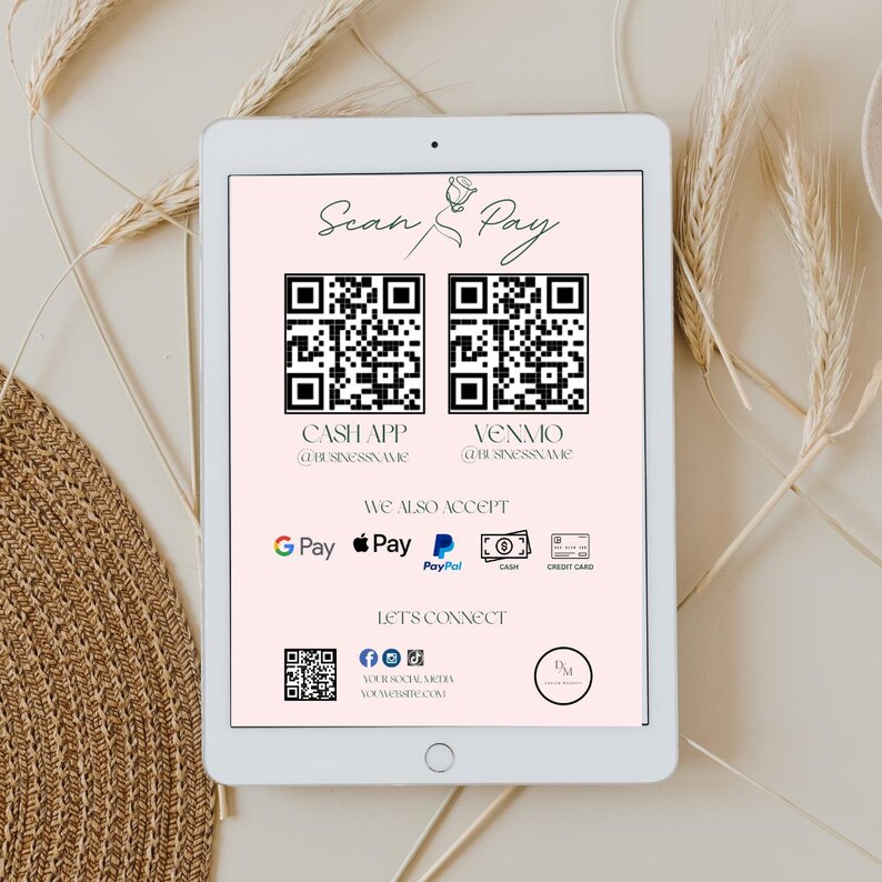 Puede incluir: Una pantalla de tableta digital que muestra un gr&aacute;fico de escaneo y pago con c&oacute;digos QR para Cash App y Venmo. El gr&aacute;fico tambi&eacute;n incluye logotipos para Google Pay, Apple Pay, PayPal, Efectivo y Tarjeta de cr&eacute;dito. El texto "Let's Connect" se muestra debajo de las opciones de pago, junto con un c&oacute;digo QR para las redes sociales.