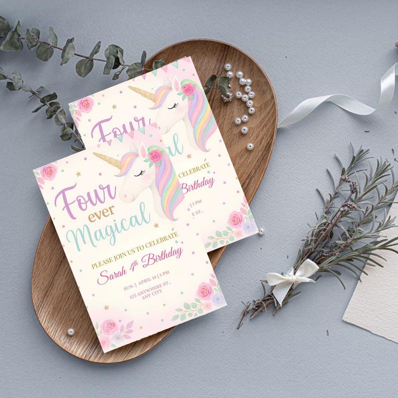 Puede incluir: Invitaci&oacute;n rosa y morada con una ilustraci&oacute;n de unicornio. El texto dice "Four ever Magical" y "Please join us to celebrate Sarah's 4th Birthday".