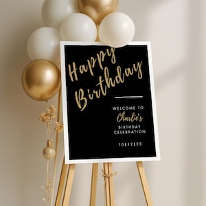 Op de afbeelding: Een zwart-wit welkomstsbord met gouden letters. Het bord staat er: "Happy Birthday" en "Welcome to Charlie's Birthday Celebration 10|12|25".