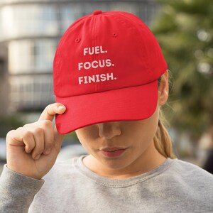 Carburant. Concentrez-vous. Terminer. Casquette de baseball | Chapeau de sport motivant