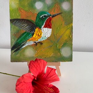 Peinture à l'huile d'oiseau originale, oeuvre d'art animalière, oeuvre d'art murale tropicale, miniature de la faune, 6 x 6 po. Vol du colibri, oeuvre manuelle par ARTOZur image 2