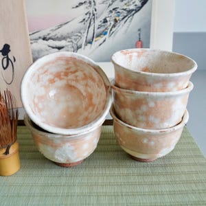 Set di 5 yunomi Hagi-yaki vintage della fornace Taizan-gama, con scatola tomobako e documentazione, circa 10 cm di diametro, era Showa 1970 *Tasse USA incluse*